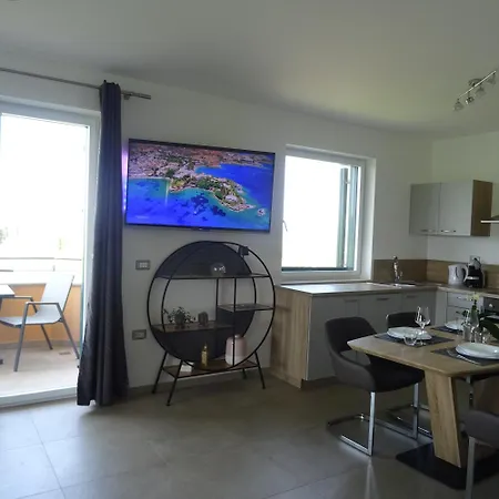 Val&sol Apartment Secovlje
